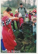 Výsadba stromů v rámci programu "Strom života"